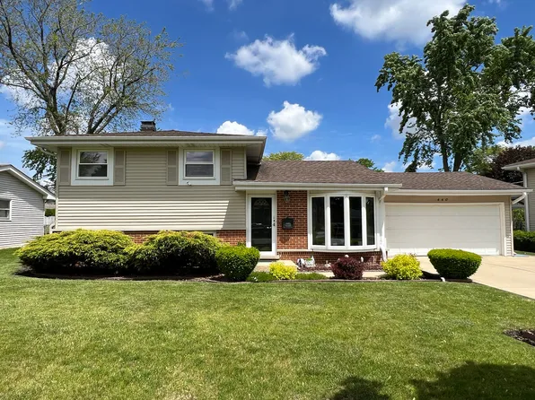 440 W Lake Park Dr, Addison, IL 60101