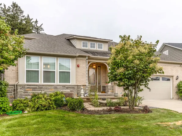 637 Insull Dr, Vernon Hills, IL 60061
