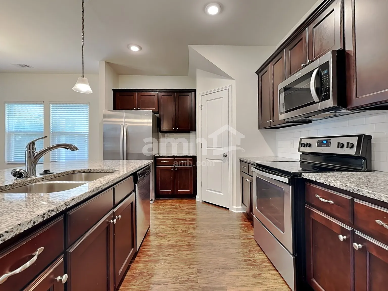 4 bed, 2.5 bath, 2138 sqft, $2,300 — Photo 4