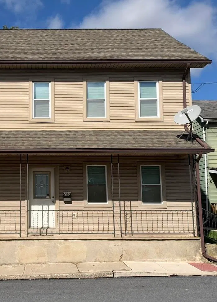 3 bed, 1.5 bath, 1450 sqft, $1,750 — Photo 1