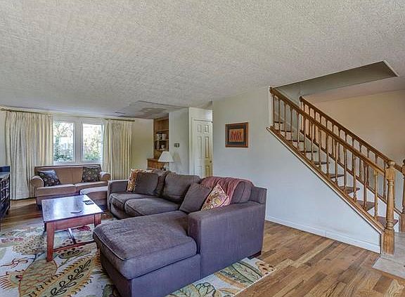 3rd image of 1764 E Euclid Ave
