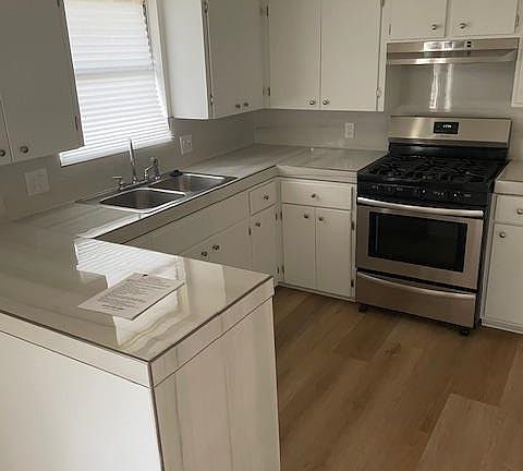 5th image of 102 W Covington Dr