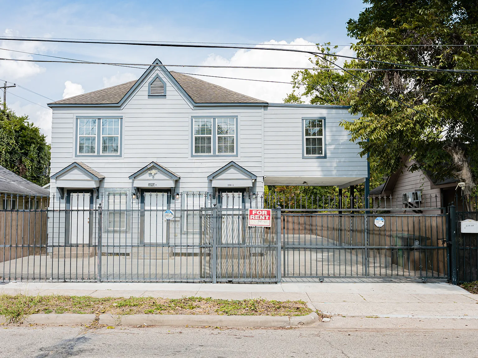 3203 Elgin St — Photo 1