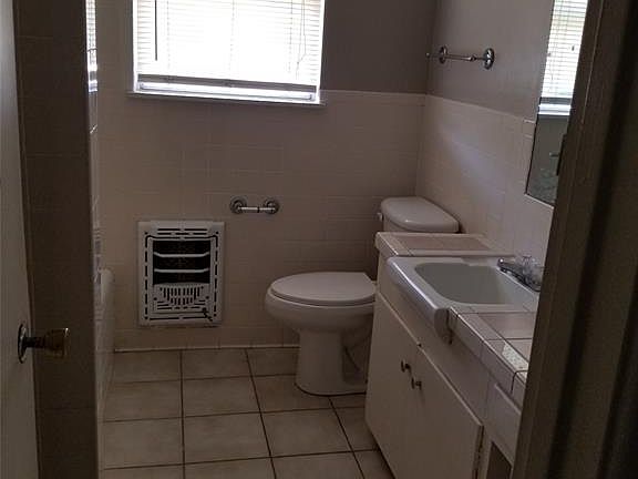 4th image of 2517 S 41st St