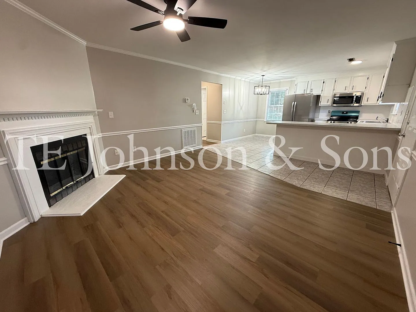 Spacious 2-Bedroom Condo with Bonus Room, Fireplace & Water Included! — Photo 2