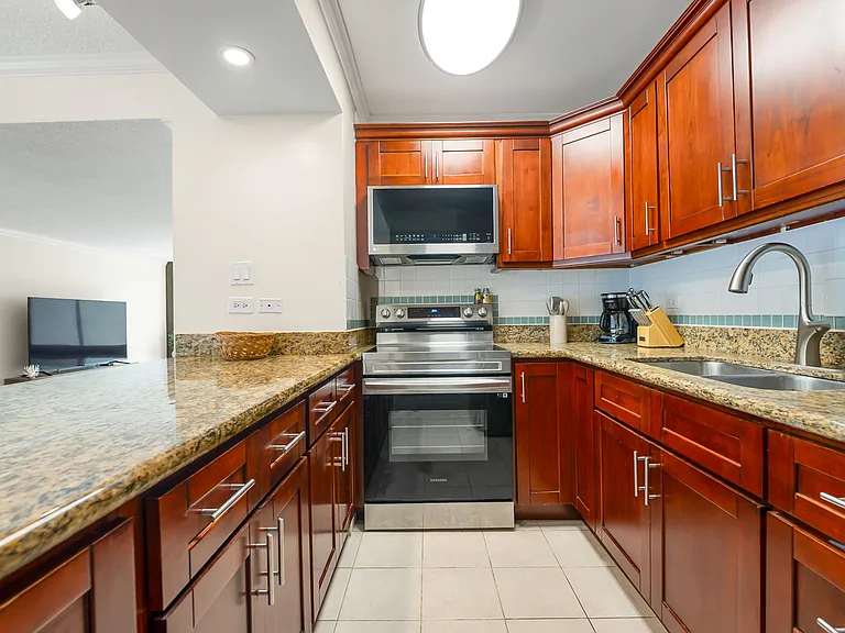 521 Hahaione St #2/2L — Photo 31