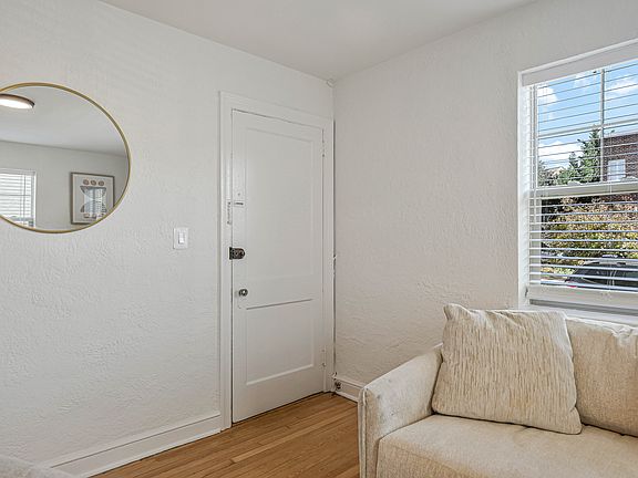4th image of 8 Sunset Dr APT 1