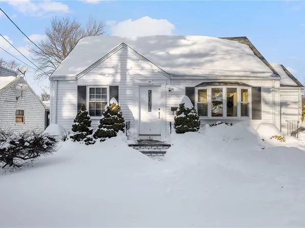 136 King Philip Rd, Rumford, RI 02916