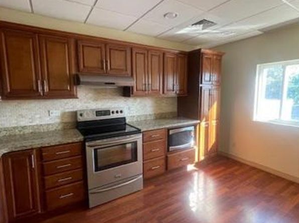 879 Nassau Rd