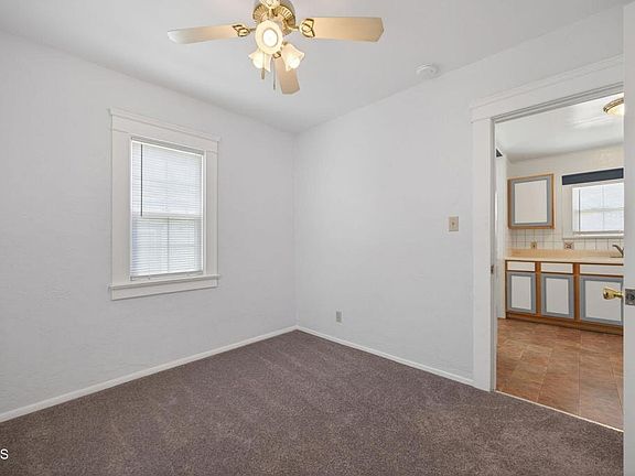 5th image of 822 E Pleasant St