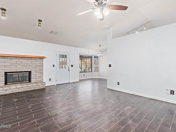 5th image of 1120 E 9th St