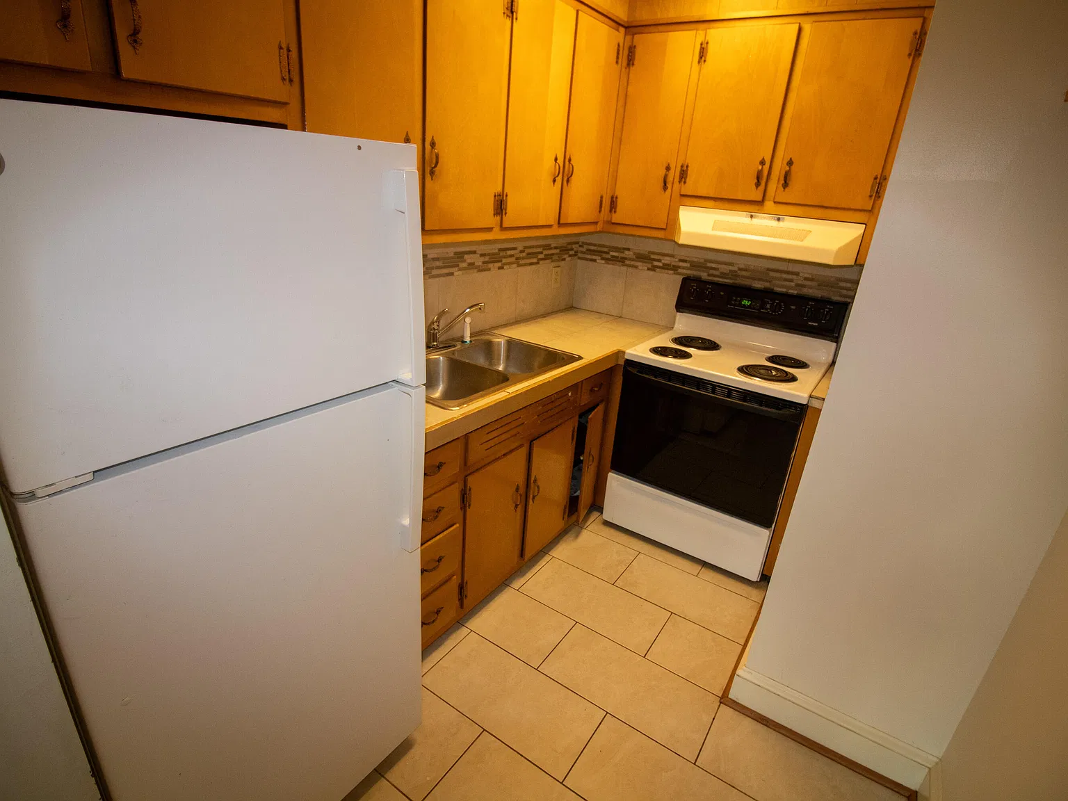 2 bed, 1.0 bath, 1075 sqft, $1,400 — Photo 3