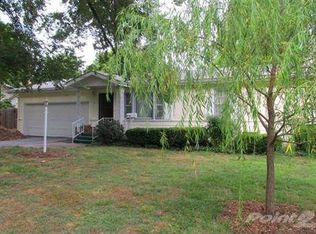 2220 S McCann Ave, Springfield, MO 65804