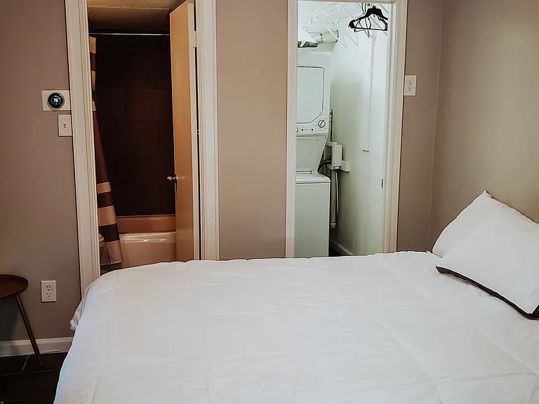 4023 N Hall St — Photo 11