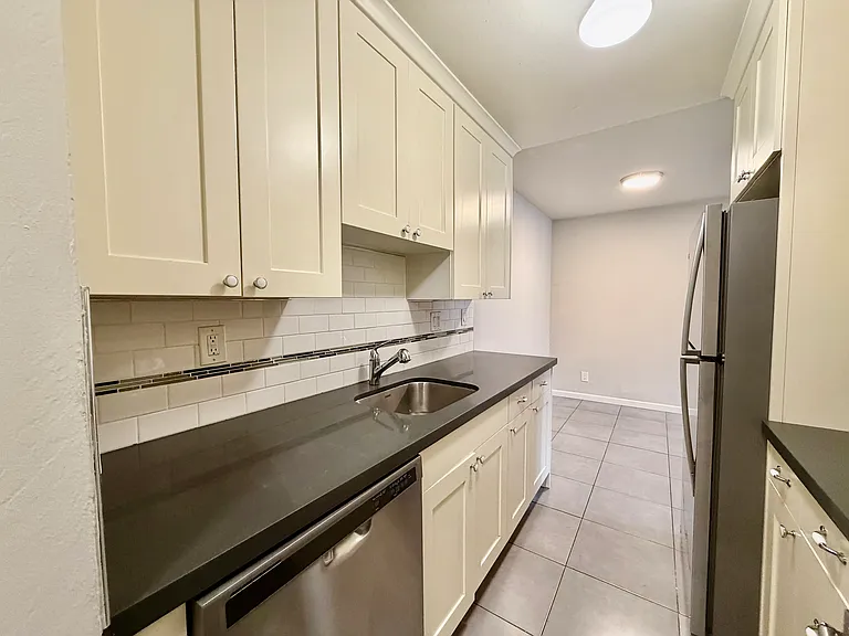 382 Adams Street — Photo 12