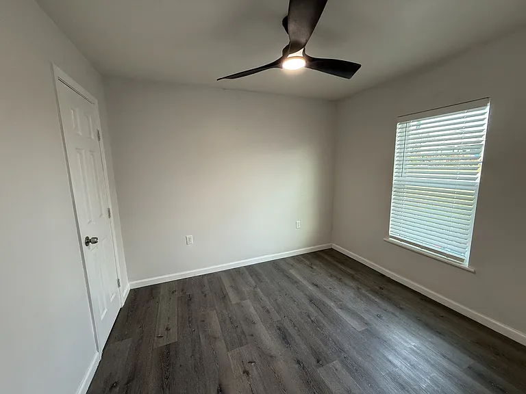 502 Houston St — Photo 8