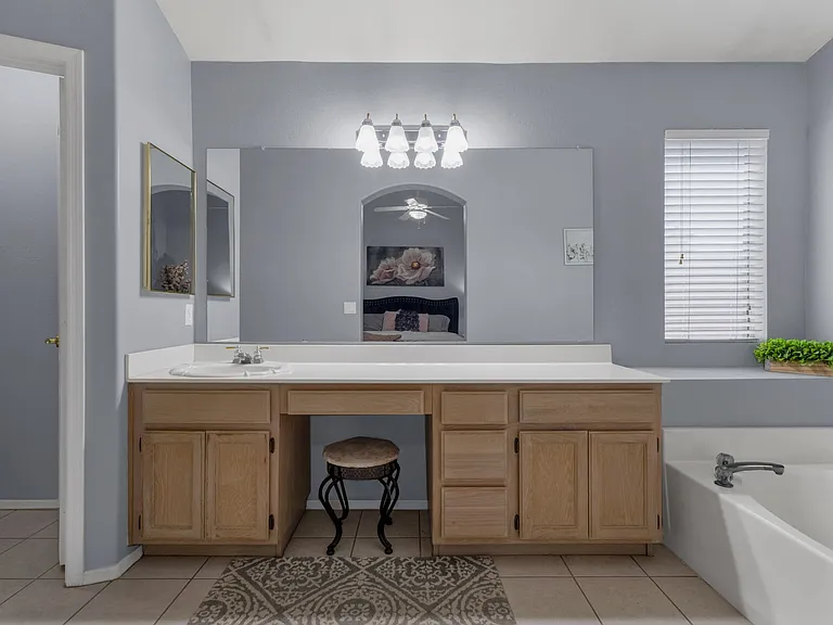 4801 W Harrison St — Photo 11