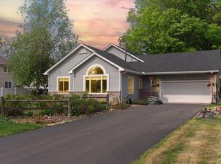 4416 Helmo Ave N, Oakdale, MN 55128