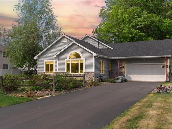 4416 Helmo Ave N, Oakdale, MN 55128