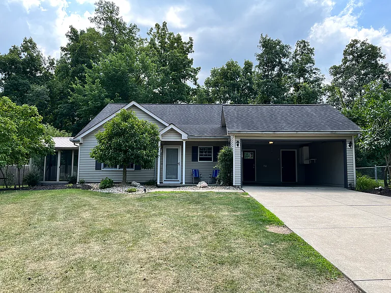 360 Arbor Ct — Photo 2