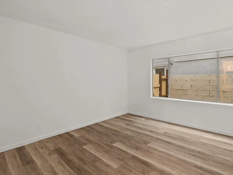11946 Montana Ave #103 — Photo 23