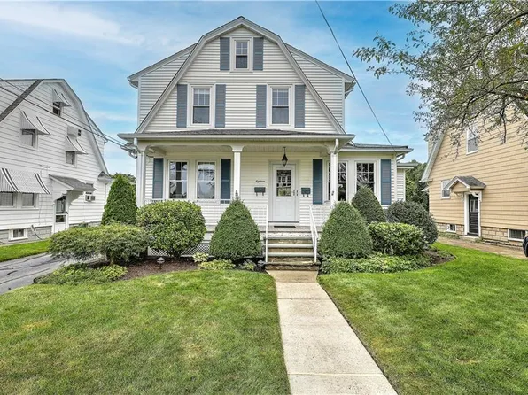 18 White Pkwy, North Smithfield, RI 02896