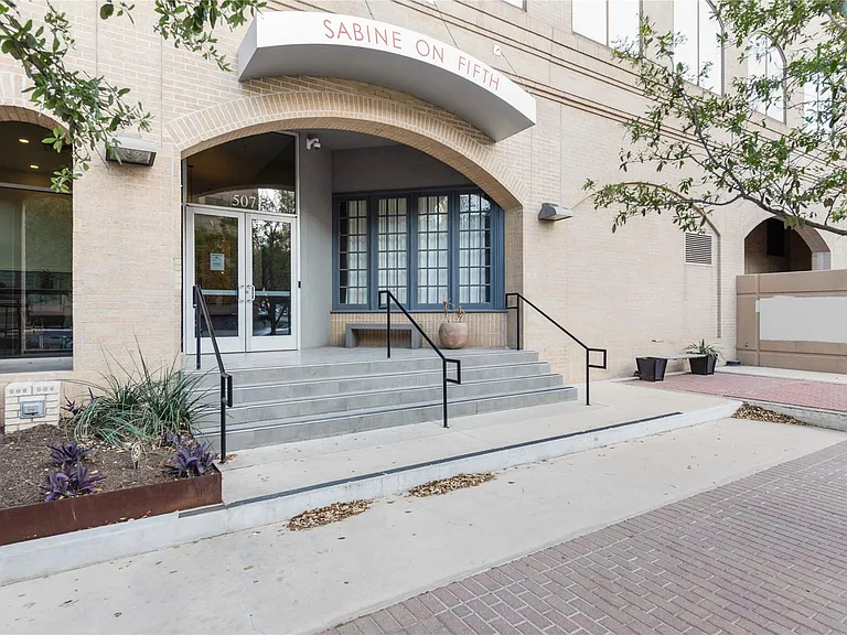 507 Sabine St #707 — Photo 25