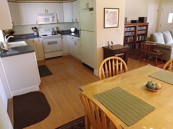 5th image of 1015 N Ainsworth Ave