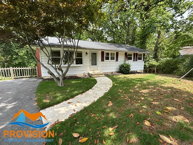 20 Washington Dr — Photo 1