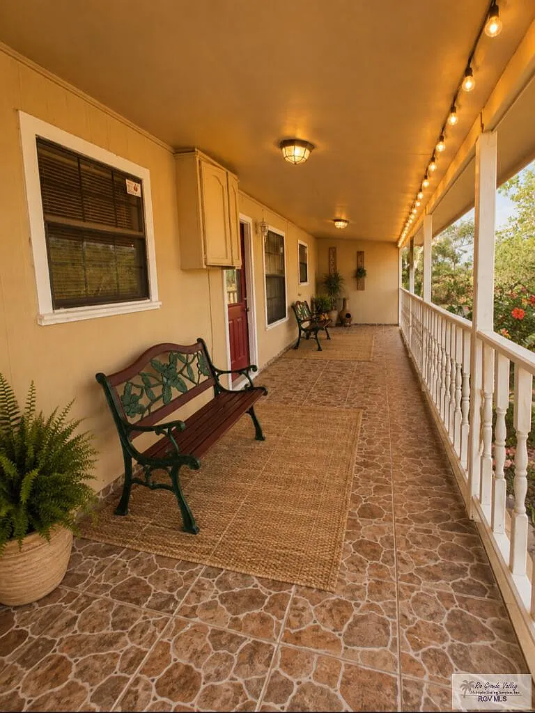 2 bed, 2.0 bath, 1640 sqft, $1,250 — Photo 2