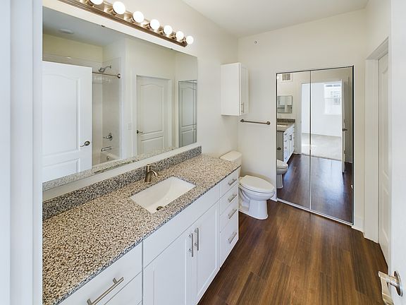 5th image of 725 Victory Ln #9-204