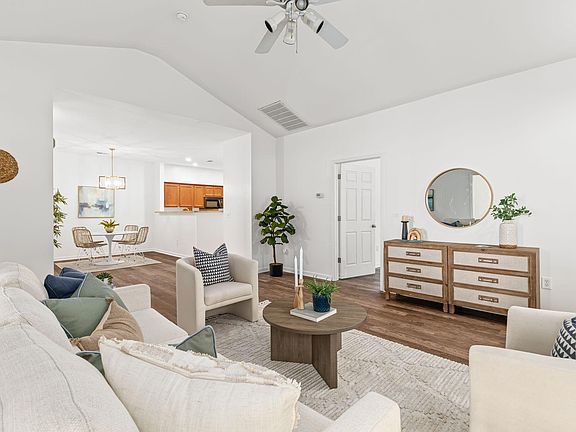 4th image of 102 Larissa Dr