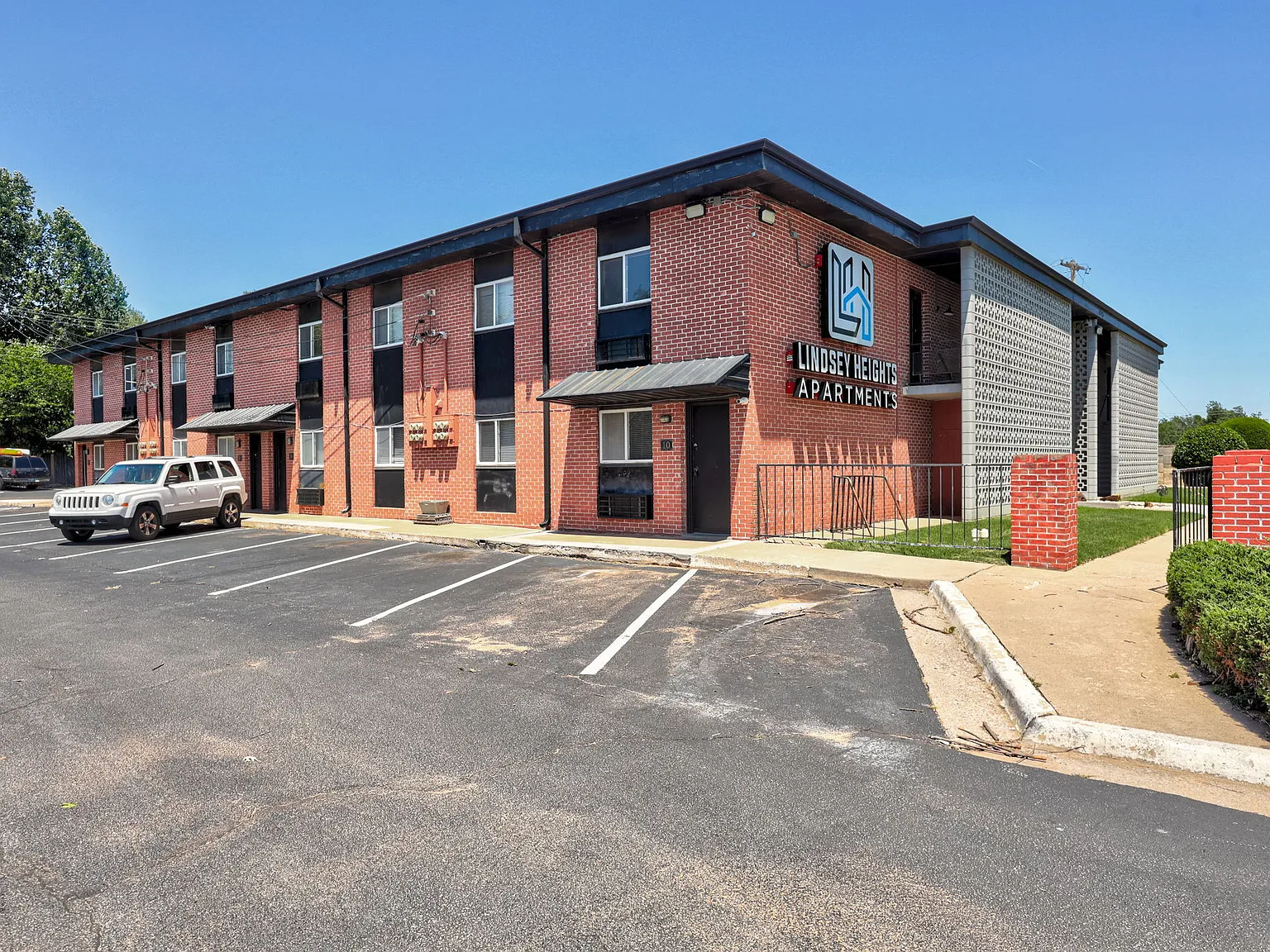 1325 West Lindsey Street — Photo 3