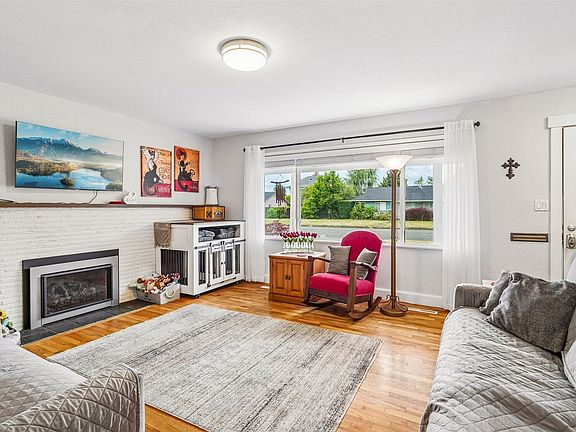 3rd image of 708 5th Avenue SE