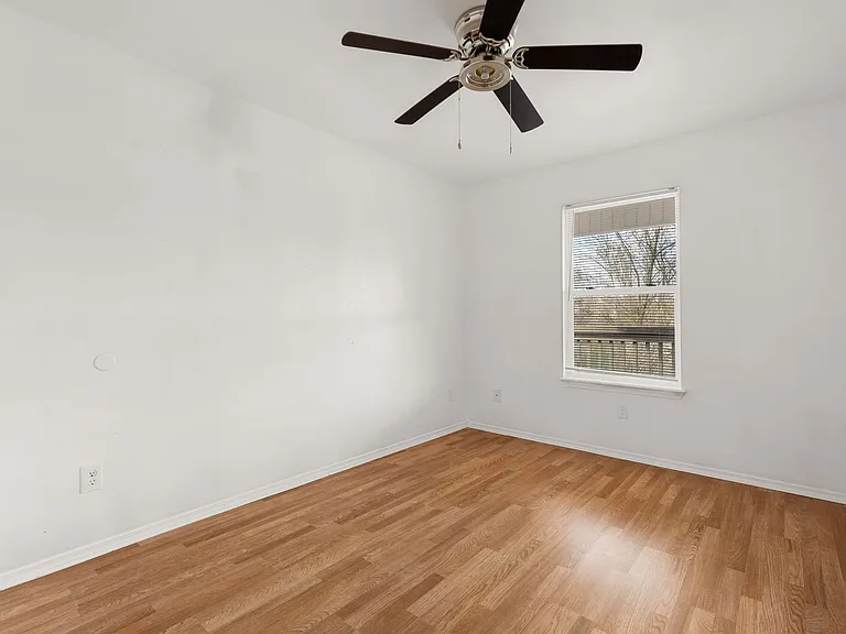 Flat Rock Creek Apartments — Photo 28
