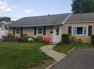 4 Glenville Rd, Edison, NJ 08817