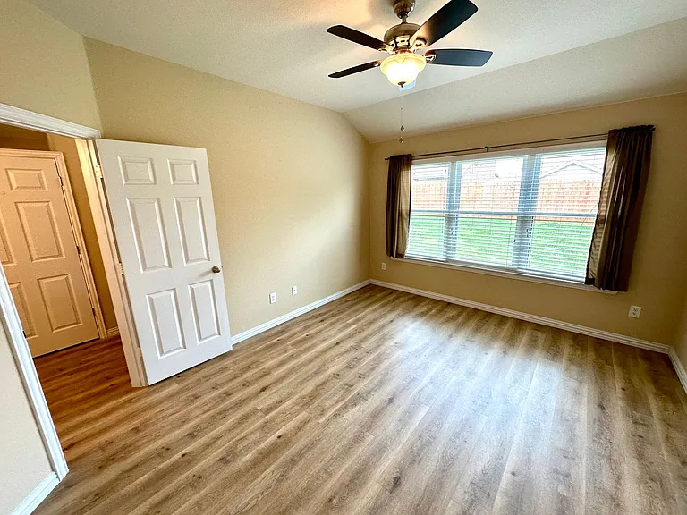 221 Creekwood Dr — Photo 8