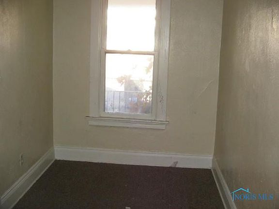 3rd image of 334 E Lake St