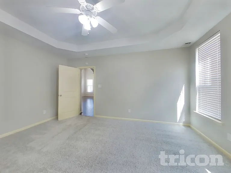 1422 Collins Dr — Photo 7