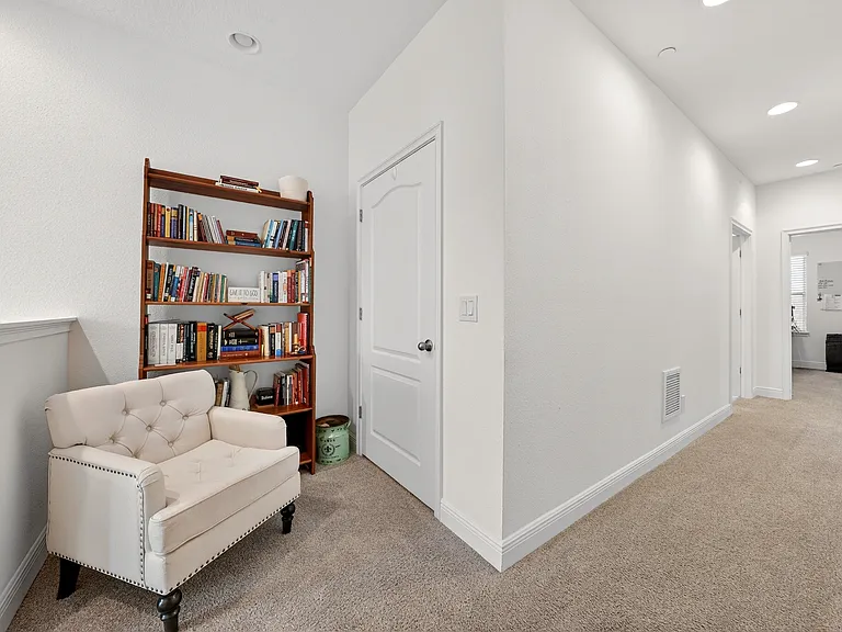 8412 Karrer Ter — Photo 25