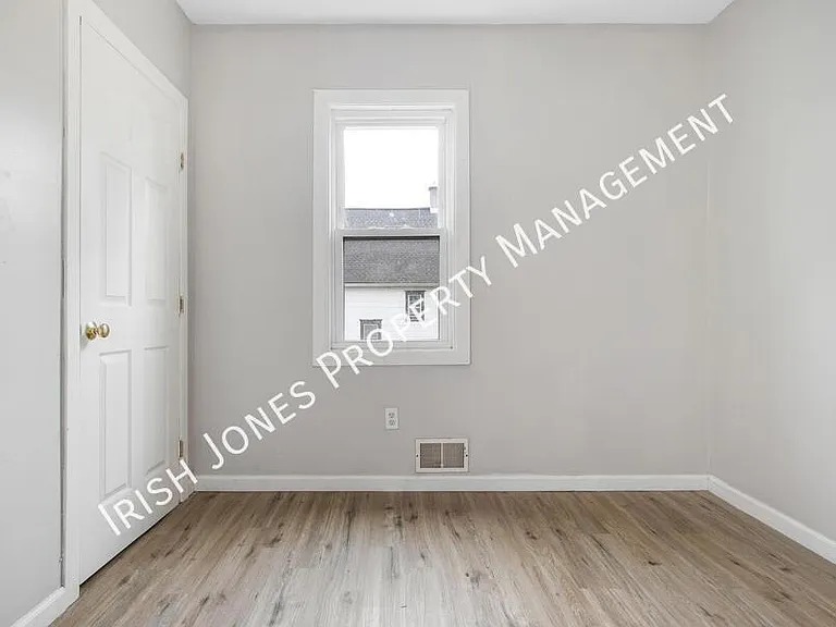 529 Winslow Ave #UPPER — Photo 12