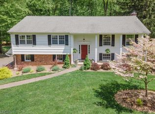 312 Merrywood Dr, Wyckoff, NJ 07481