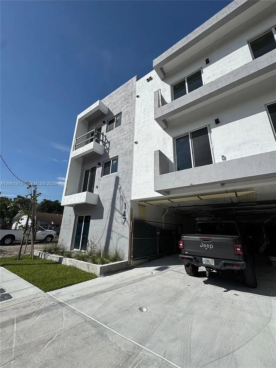 Building Photo - 147 NW 59th St #301