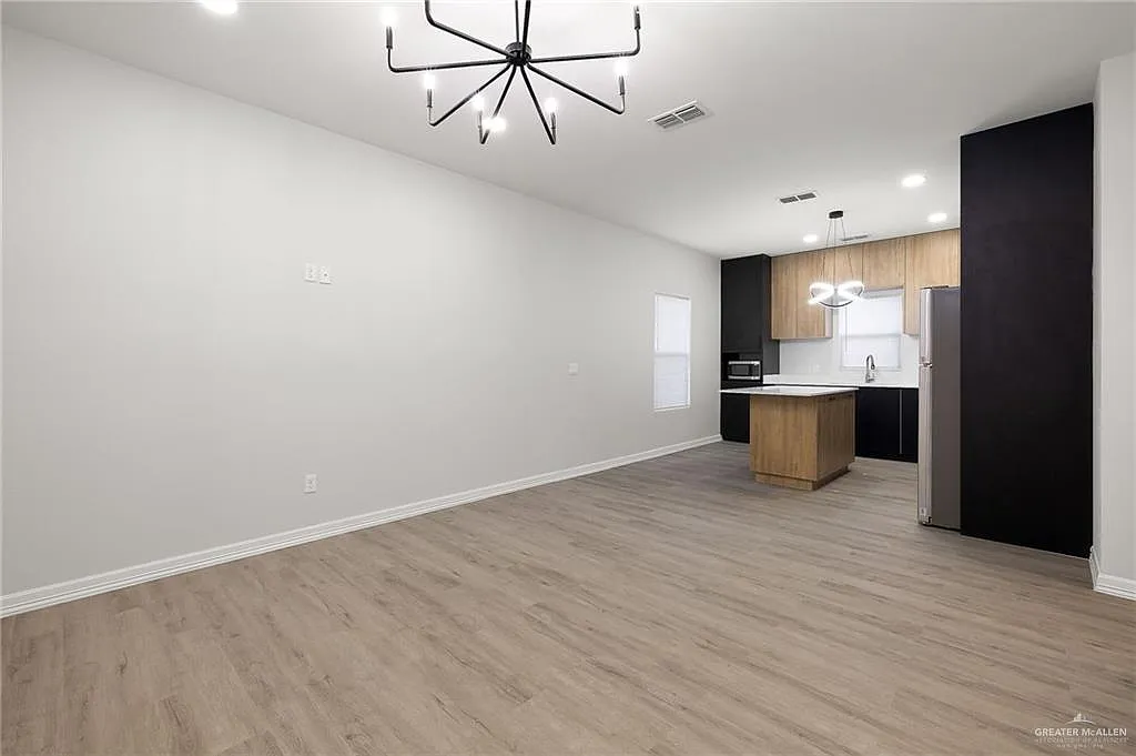 Building Photo - 4500 Larkspur Ave #1