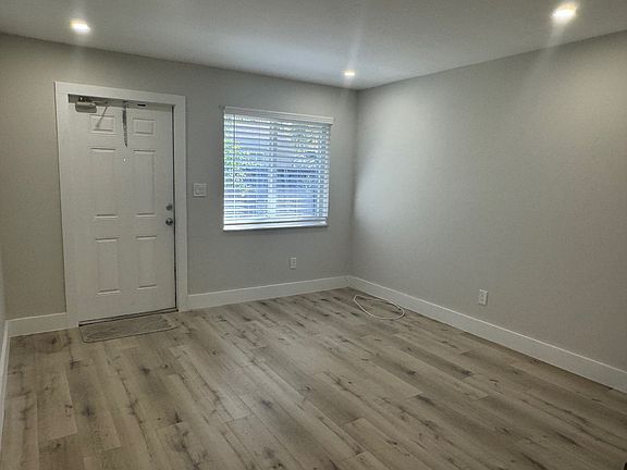4th image of 831 NE 22nd Dr