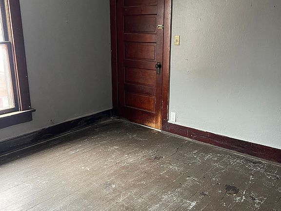 4th image of 545 Pearl St #1/2