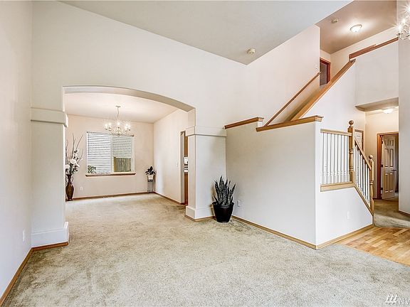 4th image of 1015 182nd Pl SW