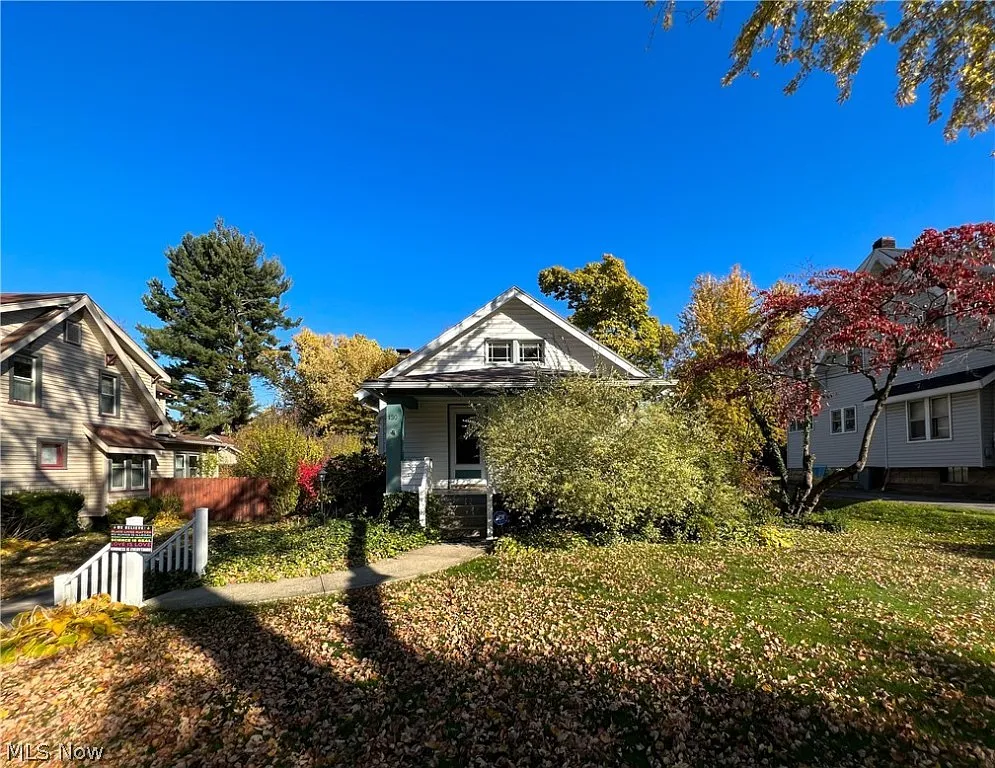130 Lowell Ave photo 1