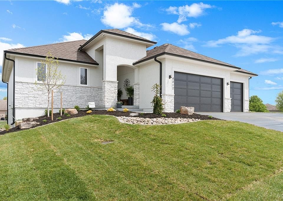 1st image of 4209 NE Overbrook Dr