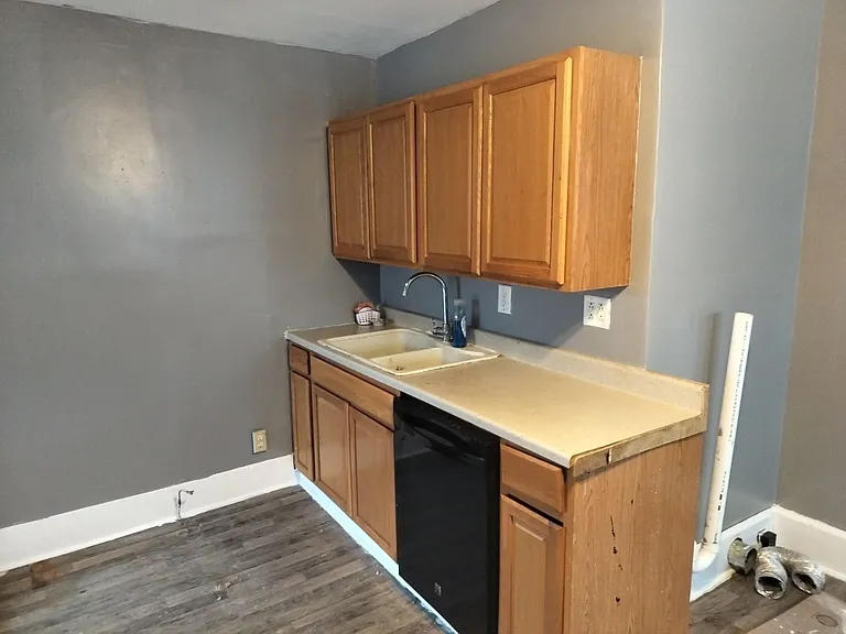 417 N Commerce St — Photo 5